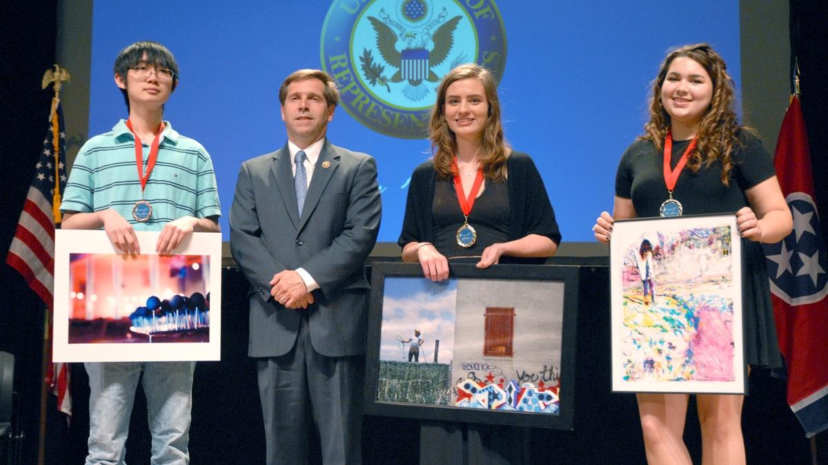 Fleischmann with art competition winners
